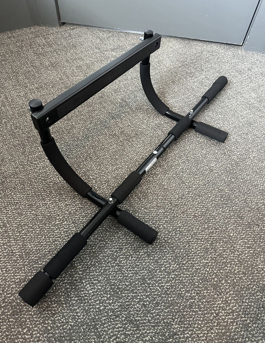 Pull-up bar, second angle